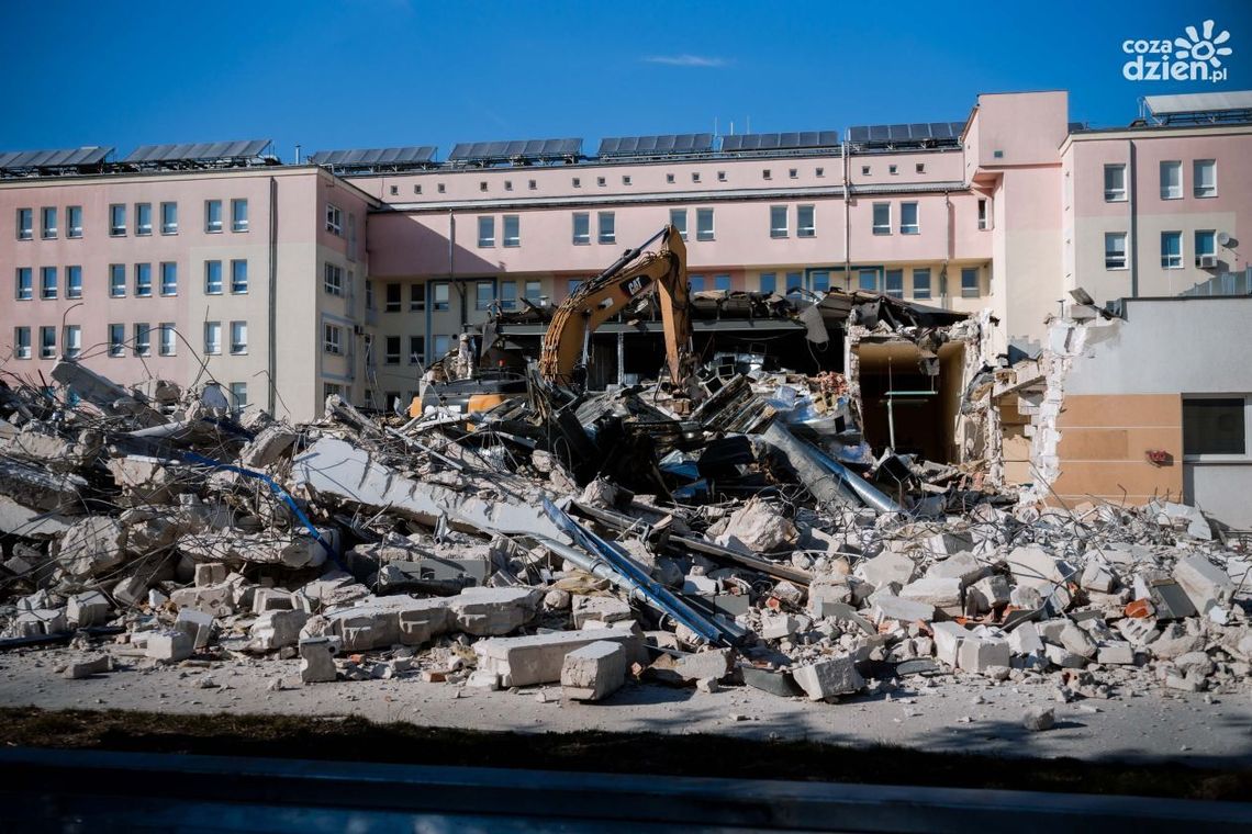 Stary SOR zrównany z ziemią. Trwa wyburzanie Stary SOR zrównany z ziemią. Trwa wyburzanie