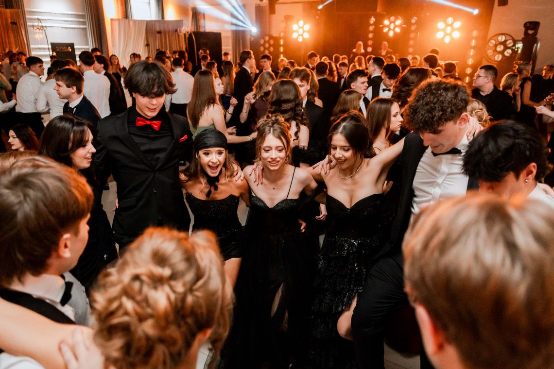 Sto dni do matury. Studniówka VI LO im. Jana Kochanowskiego Sto dni do matury. Studniówka VI LO im. Jana Kochanowskiego