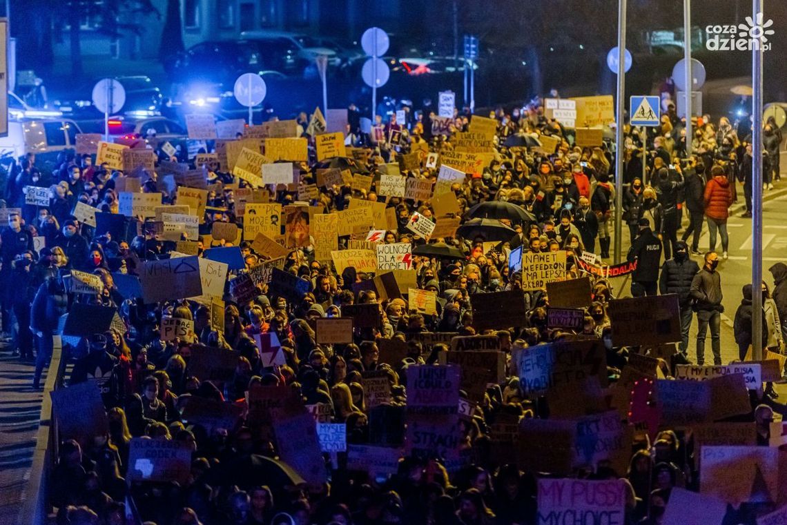 Strajk kobiet w Radomiu organizuje wielki społeczny sondaż 