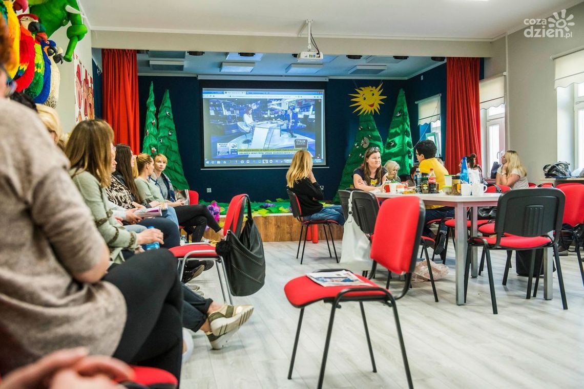 Strajk nauczycieli. Liczba protestujących wzrosła Strajk nauczycieli. Liczba protestujących wzrosła