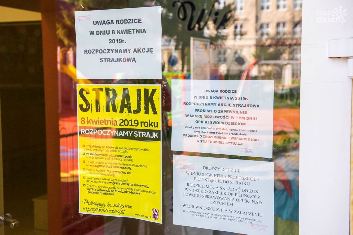 Strajk nauczycieli. W środę ruszają egzaminy