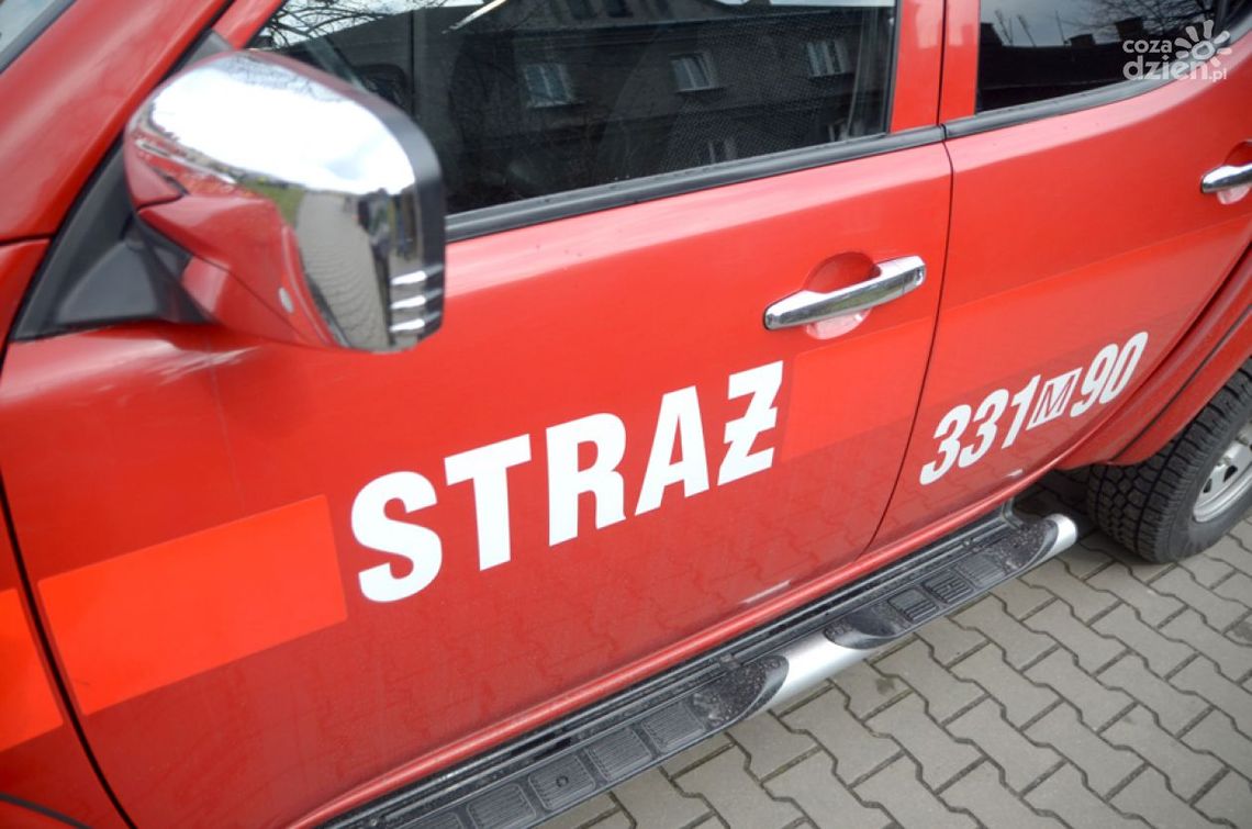 Strażacy pomogli wyjść z wanny