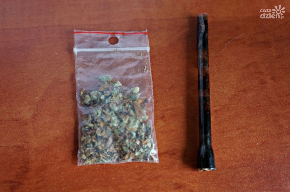 Strażnicy zatrzymali kobietę z marihuaną