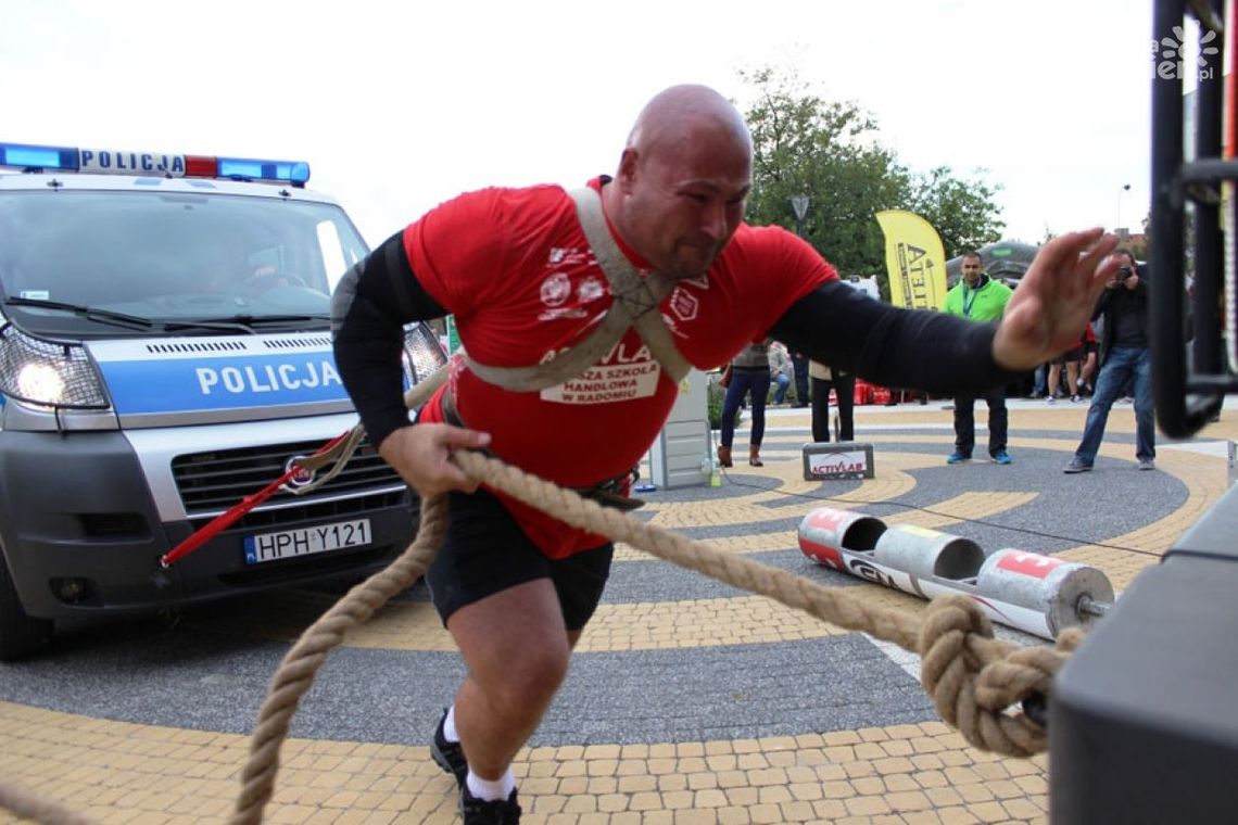 Strażnik graniczny super-strongmanem