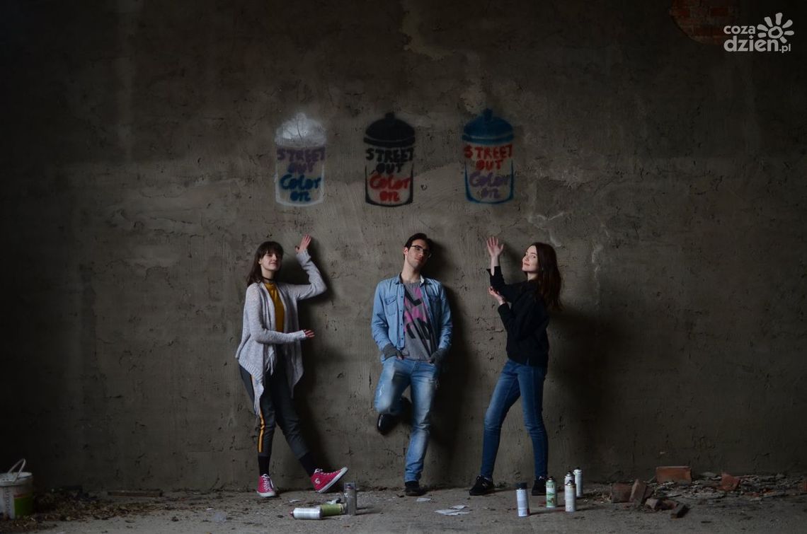 StreetOUT|ColorON - rozmowa w studiu lokalnym Radia Rekord StreetOUT|ColorON - rozmowa w studiu lokalnym Radia Rekord