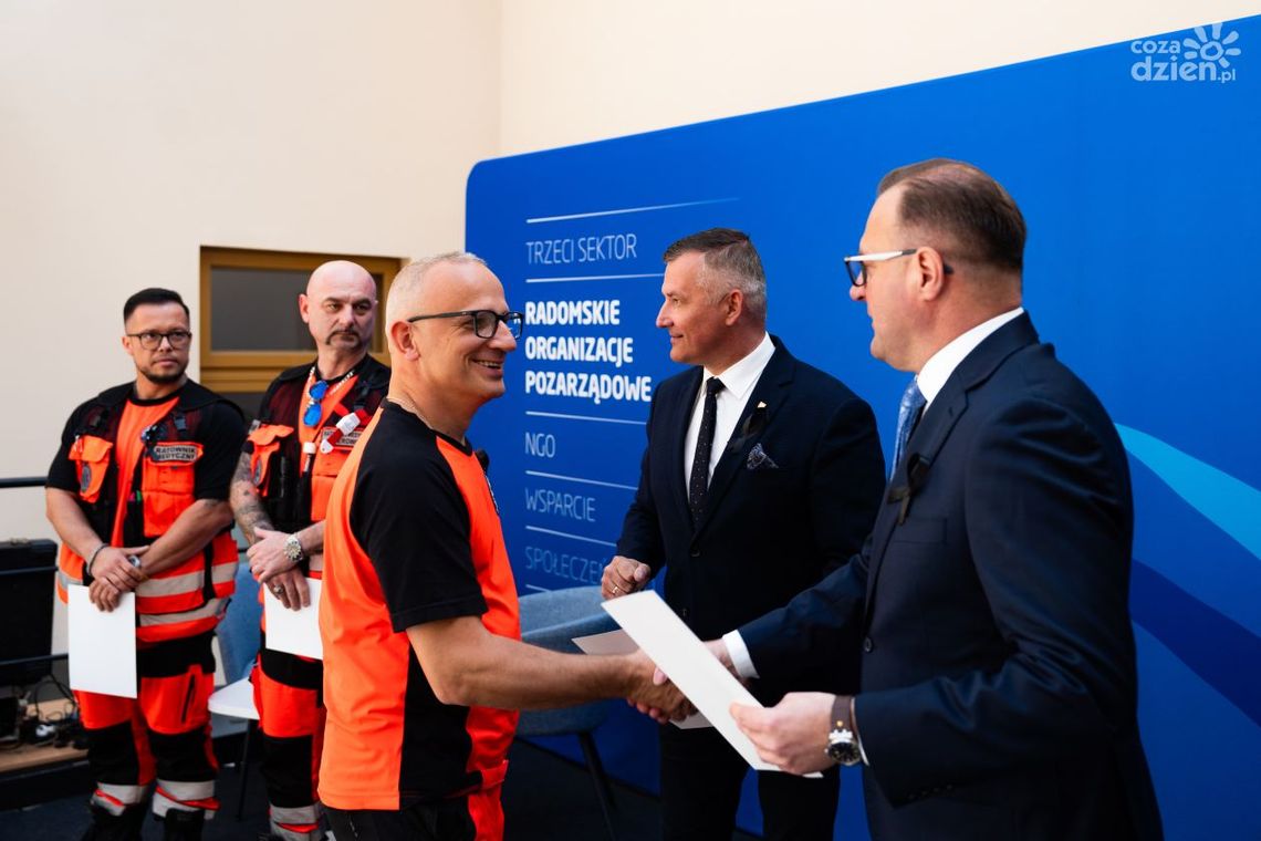 Stu ratowników medycznych ukończyło kurs samoobrony