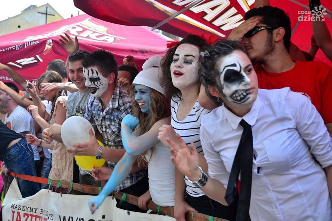 Studenci przejęli władzę nad miastem!