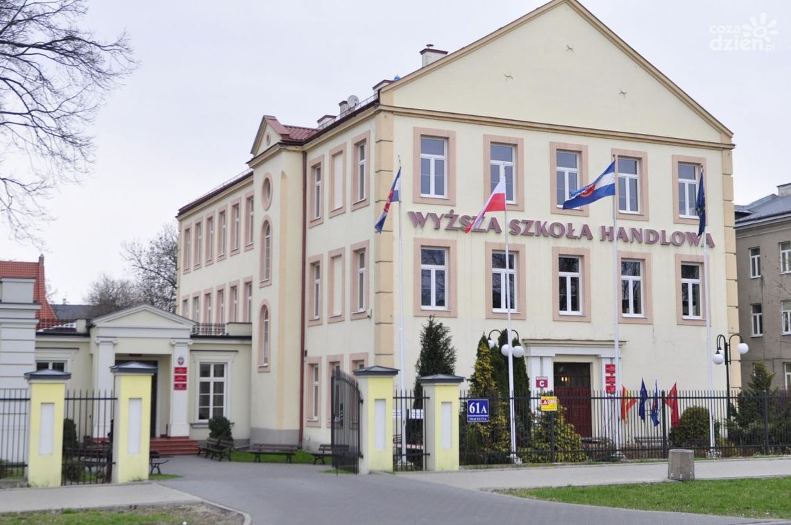 Studenci WSH jednak zapłacą za egzaminy