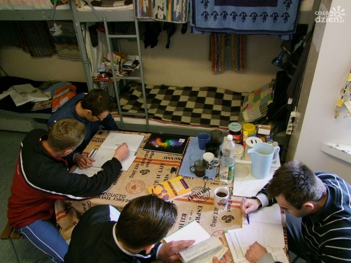 Studenci z więzienia wycofani z UTH