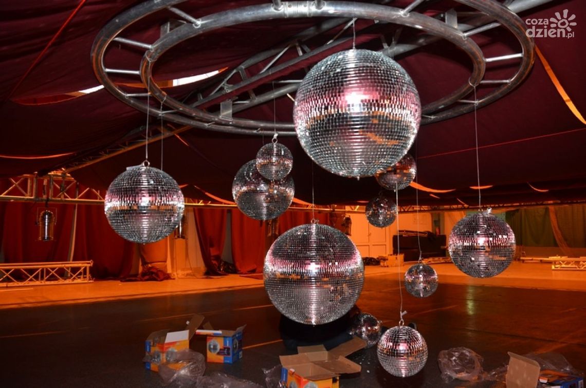 Studniówki 2013 czas zacząć! Studniówki 2013 czas zacząć!