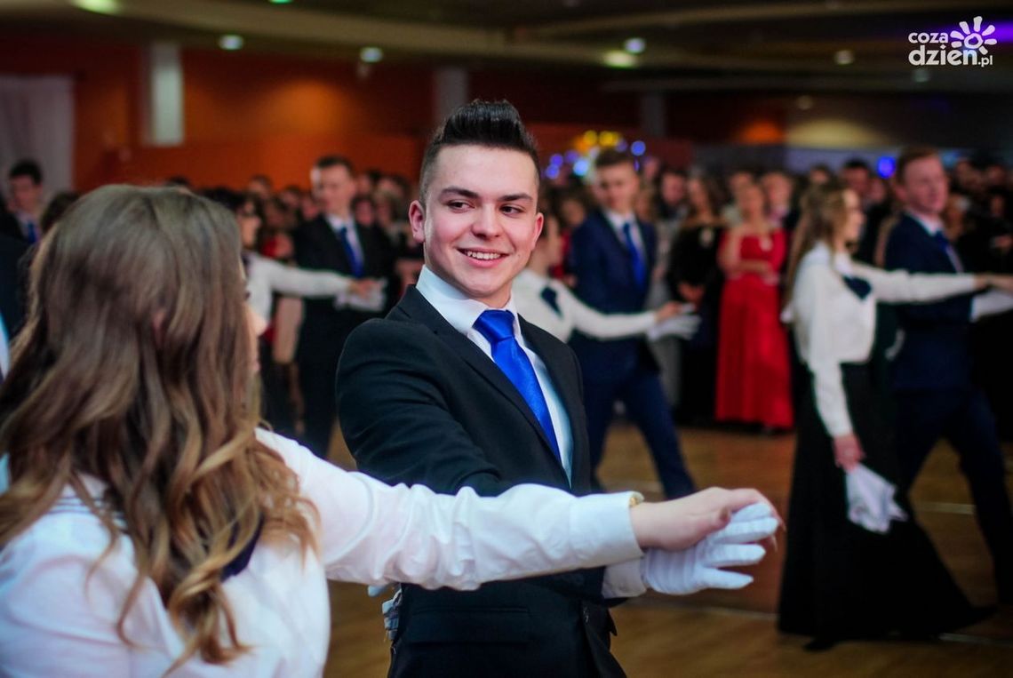 Studniówki 2018. "Traugutt" i "Konopnicka"