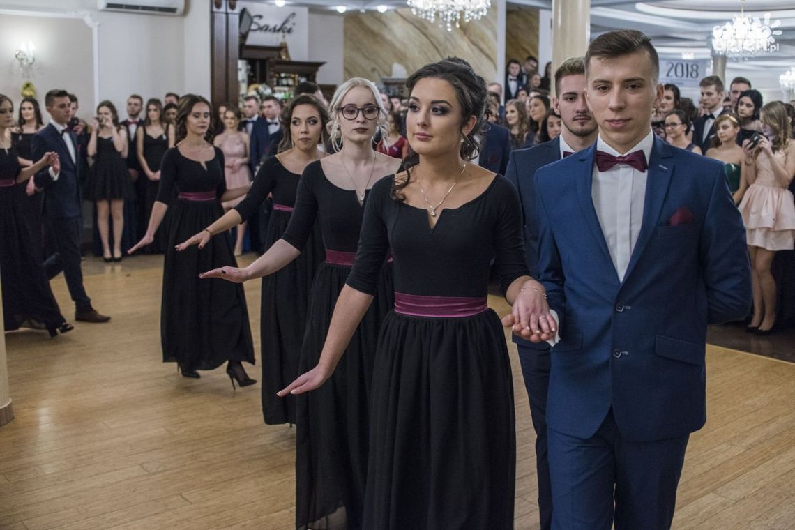 Studniówki 2018. Zobacz, jak tańczyli poloneza w "Koperniku"