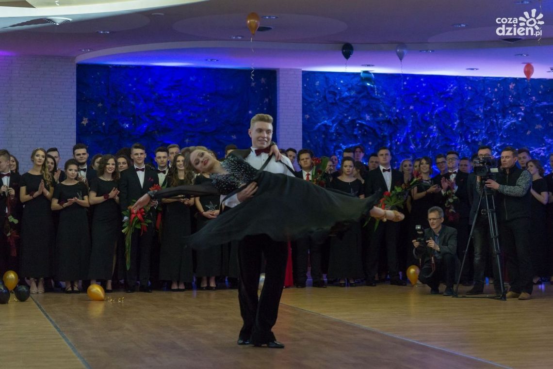 Studniówki 2018: zobacz poloneza w "Chałubińskim"