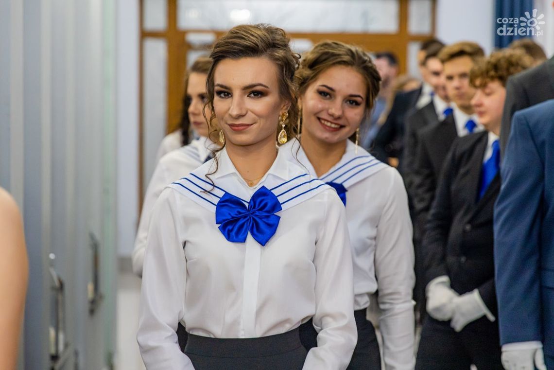 Studniówki 2022:  II LO im. Marii Konopnickiej w Radomiu