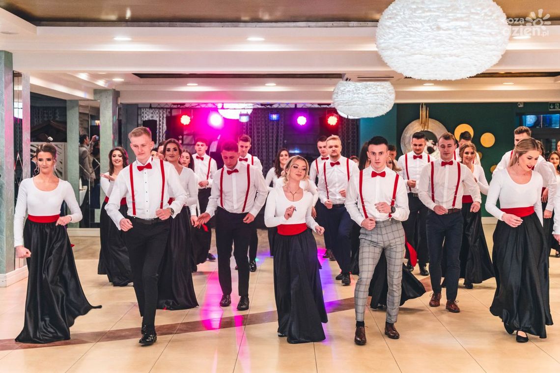 Studniówki 2022: III Liceum Ogólnokształcące im. płk. Dionizego Czachowskiego