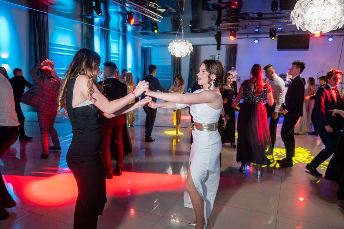 Studniówki 2022: IV Liceum Ogólnokształcące im. dra Tytusa Chałubińskiego w Radomiu