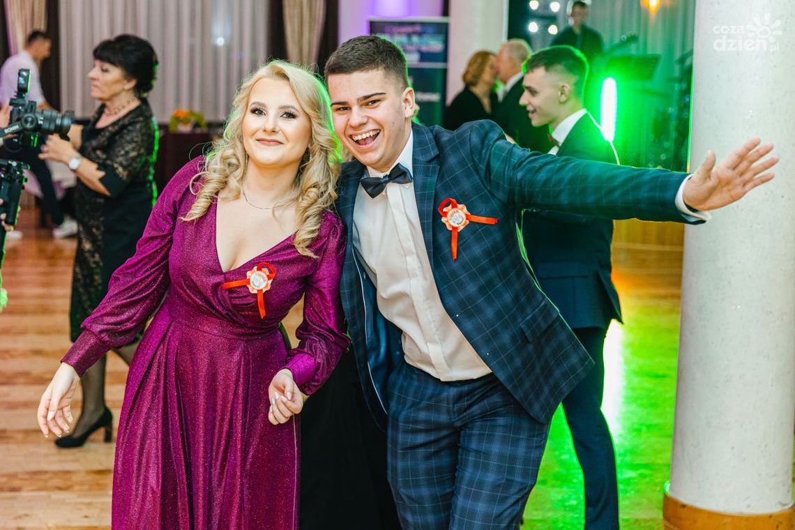 Studniówki 2022: LO im. M. Kopernika w Iłży Studniówki 2022: LO im. M. Kopernika w Iłży