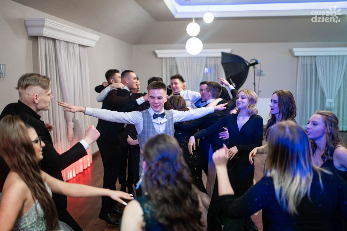 Studniówki 2022: "Sportowe" [wideo, zdjęcia]