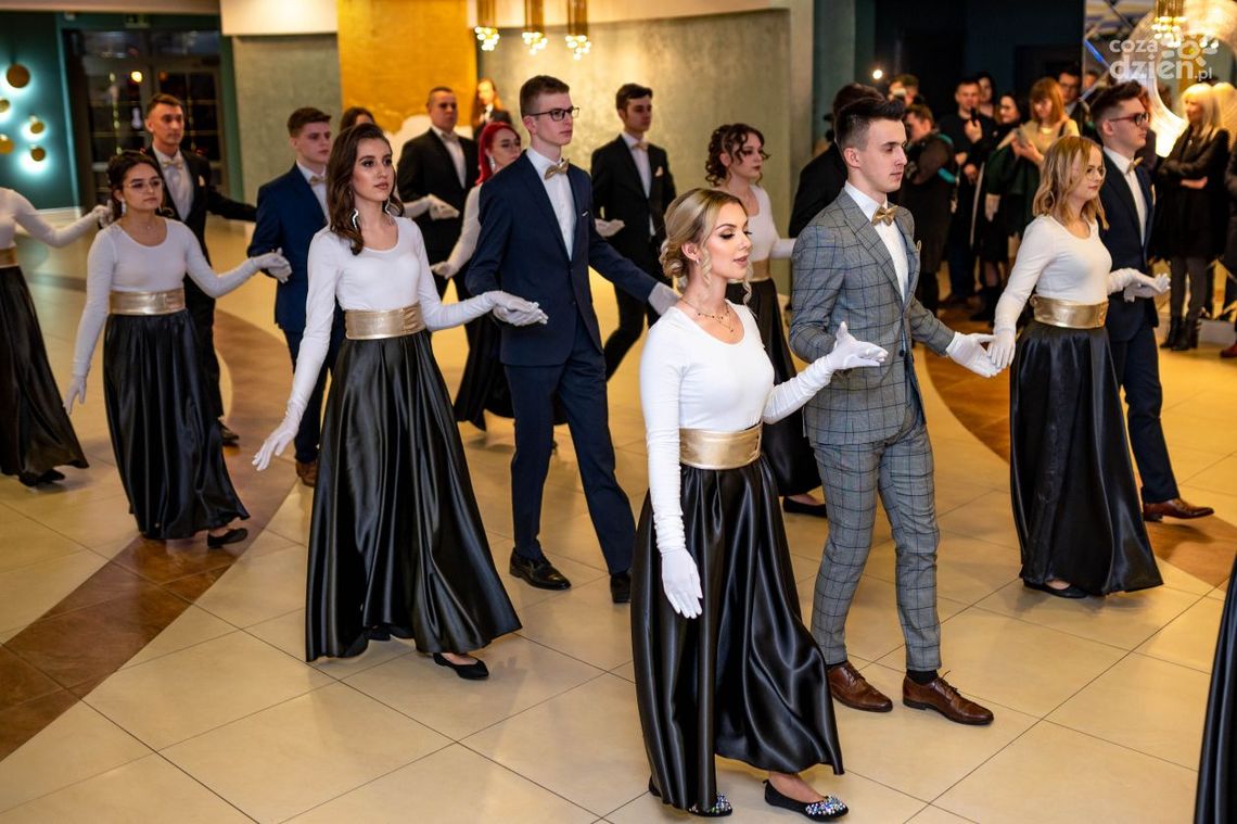 Studniówki 2022: Zespół Szkół Elektronicznych im. Bohaterów Westerplatte w Radomiu