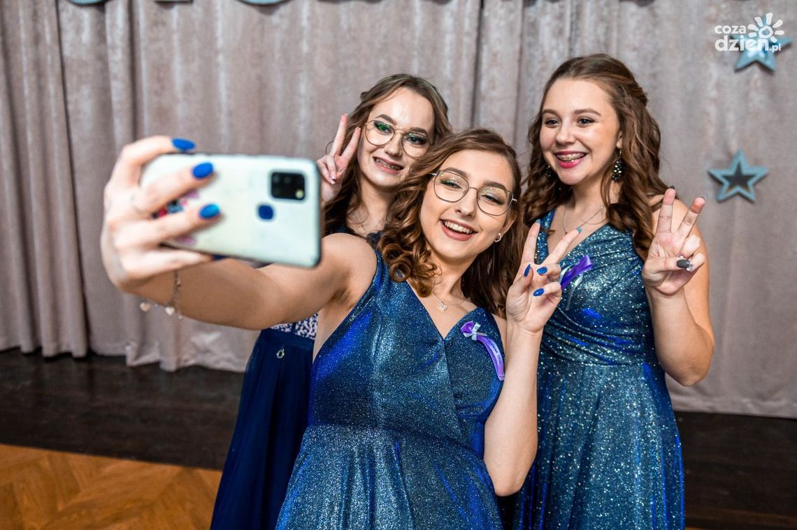 Studniówki 2022: Zespół Szkół Nr 1 im. Jana Pawła II w Przysusze Studniówki 2022: Zespół Szkół Nr 1 im. Jana Pawła II w Przysusze