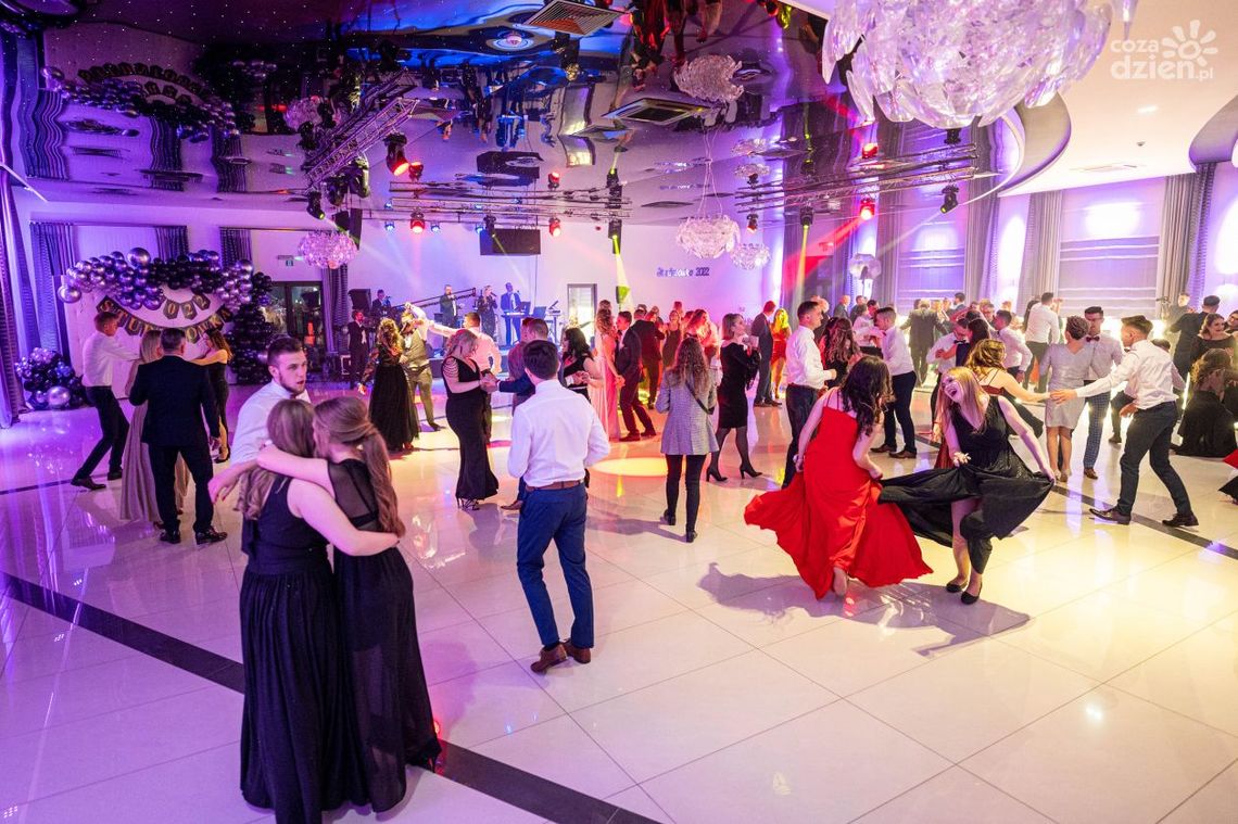 Studniówki 2022: Zespół Szkół Ponadpodstawowych im. Stanisława Staszica w Białobrzegach