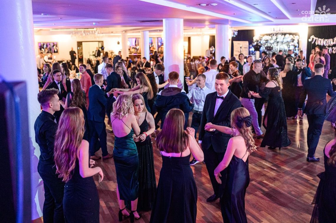 Studniówki 2023: Centrum Kształcenia Rolniczego im. Władysława Stanisława Reymonta [WIDEO]