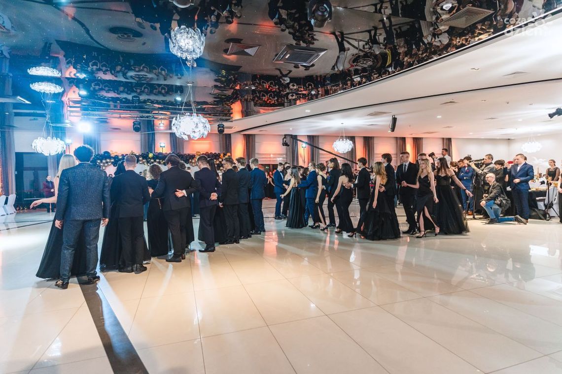 Studniówki 2023: "Kochanowski" [wideo]