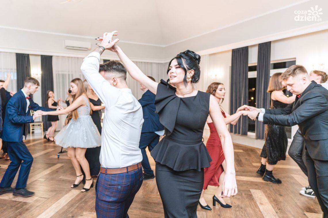 Studniówki 2023: LO im. Marii Dąbrowskiej w Pionkach