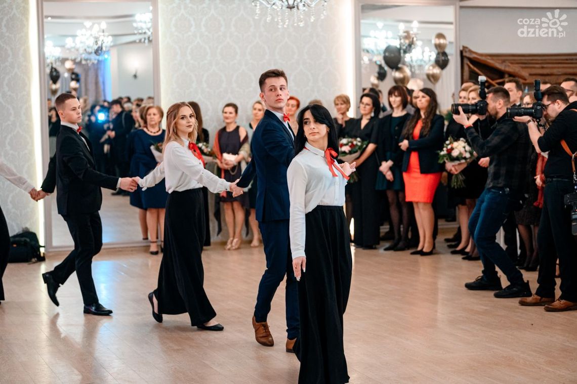 Studniówki 2023: XI LO im. Stanisława Staszica w Radomiu [WIDEO]