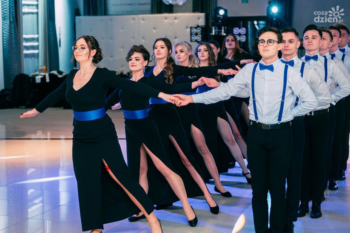 Studniówki 2023. Zespół Szkół Elektronicznych im. Bohaterów Westerplatte w Radomiu [WIDEO]