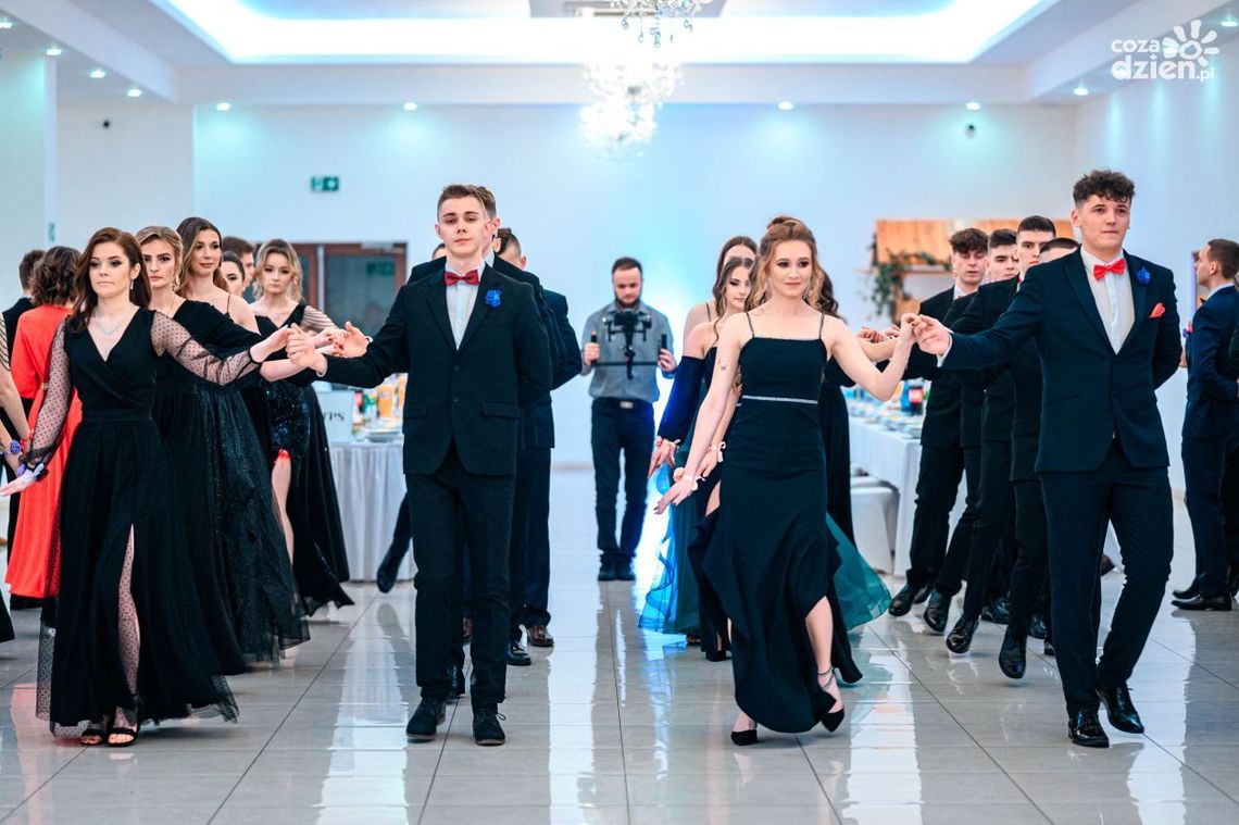 Studniówki 2023: Zespół Szkół nr 2 w Przysusze [WIDEO]