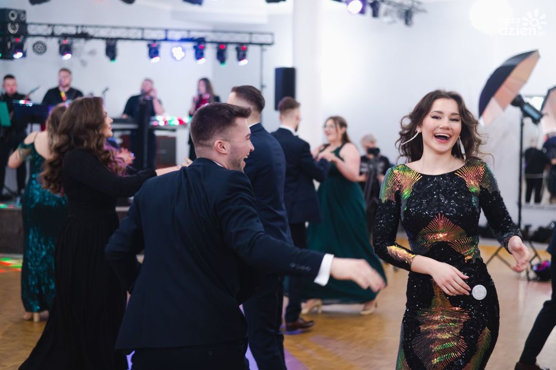 Studniówki 2023: Zespół Szkół Samochodowych w Radomiu [WIDEO]