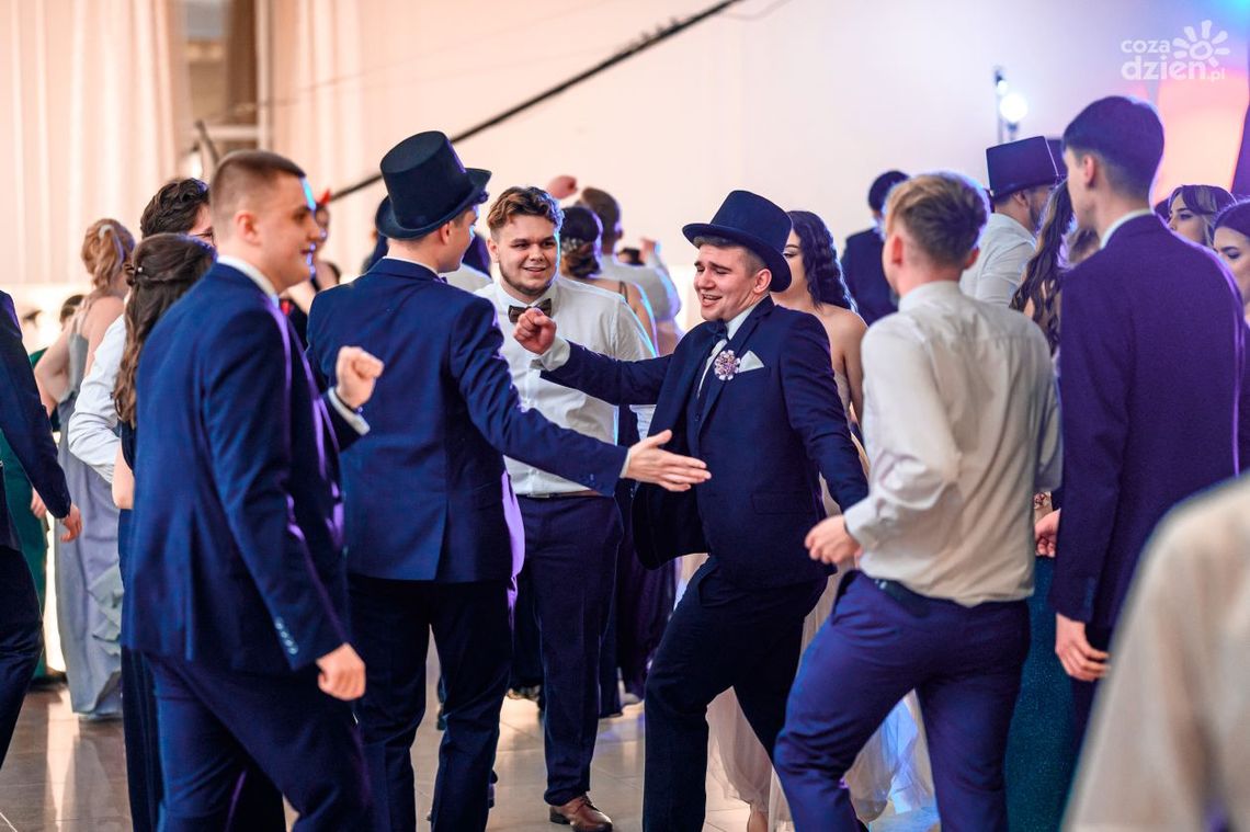 Studniówki 2023: ZSP im. Staszica w Białobrzegach [WIDEO]