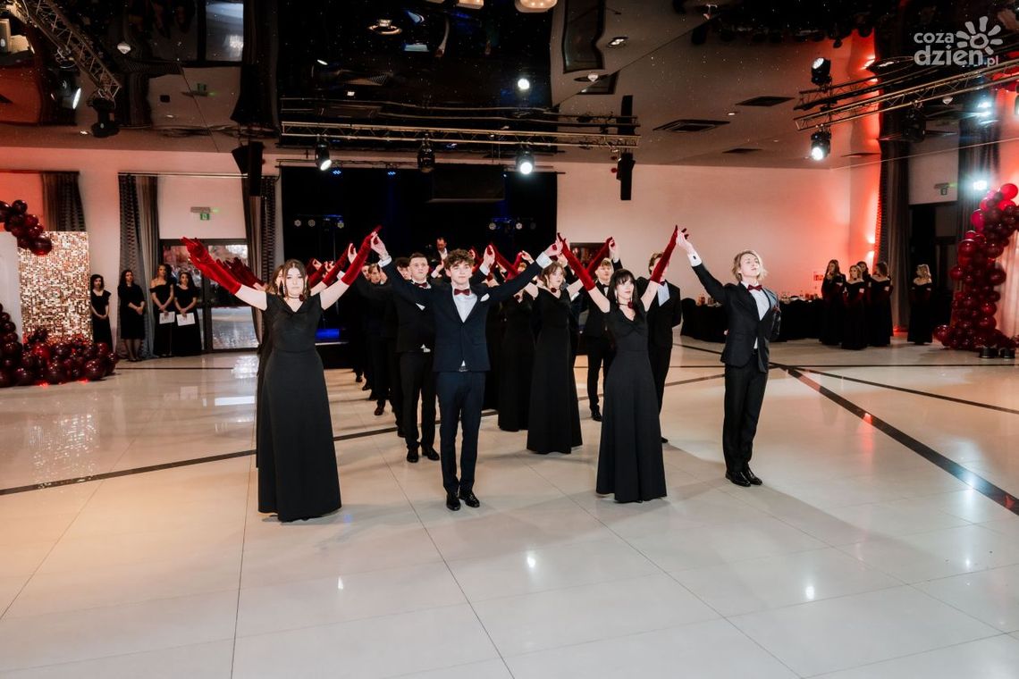 Studniówki 2024: IV LO im. dra Tytusa Chałubińskiego w Radomiu