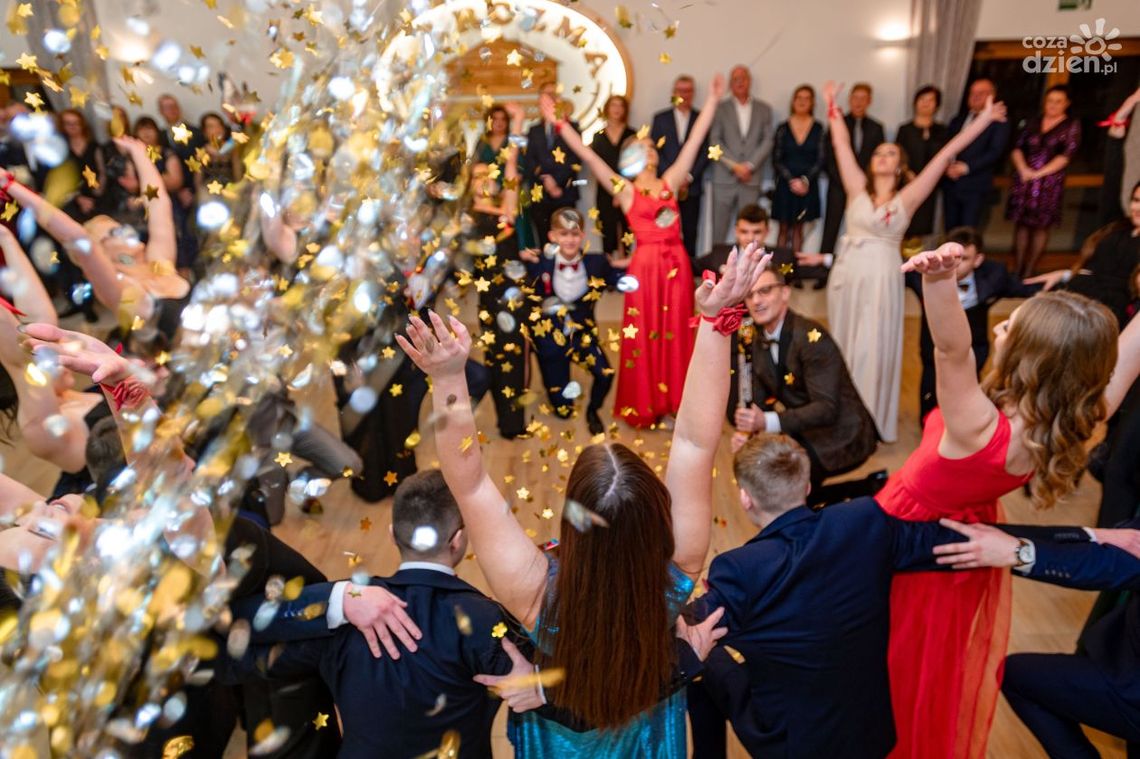 Studniówki 2024. Tak się bawili maturzyści ZSP w Iłży [WIDEO]