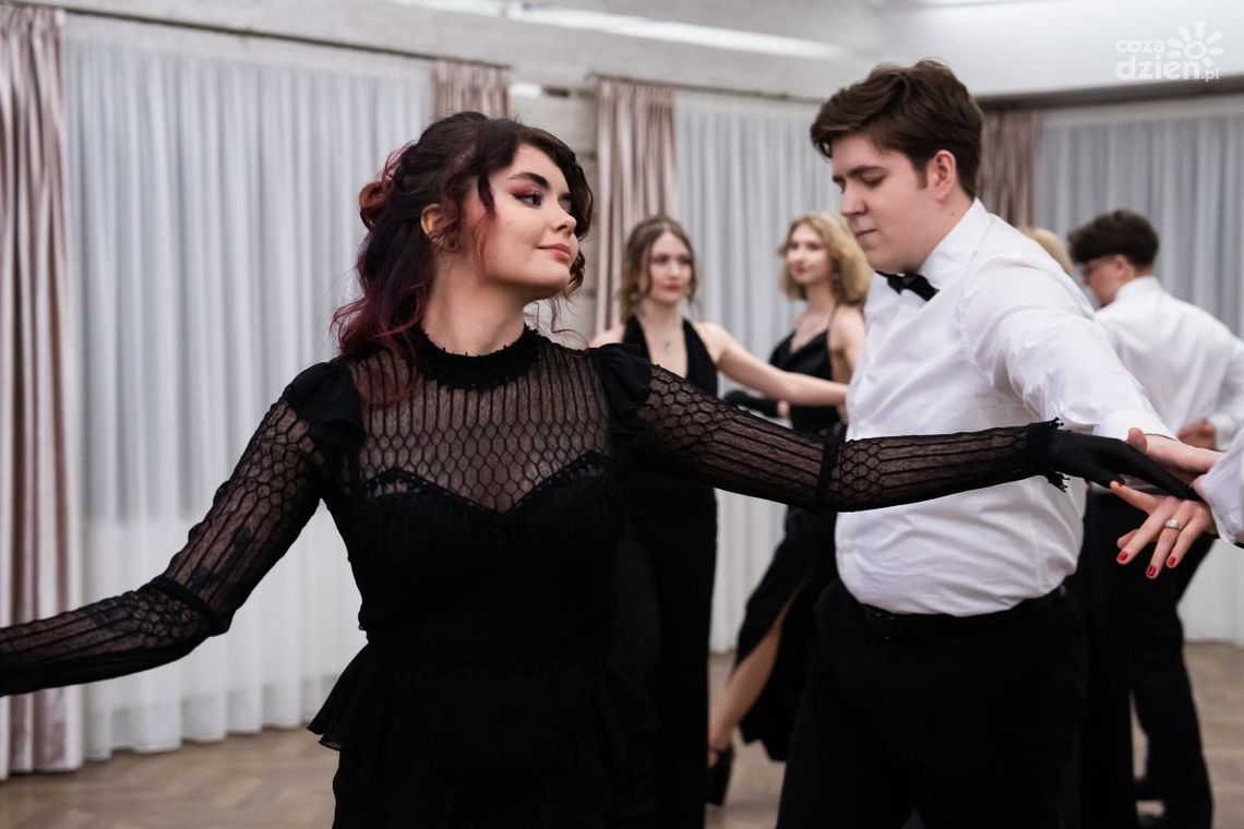 Studniówki 2024: Zespół Szkół Plastycznych im. Józefa Brandta w Radomiu [WIDEO]