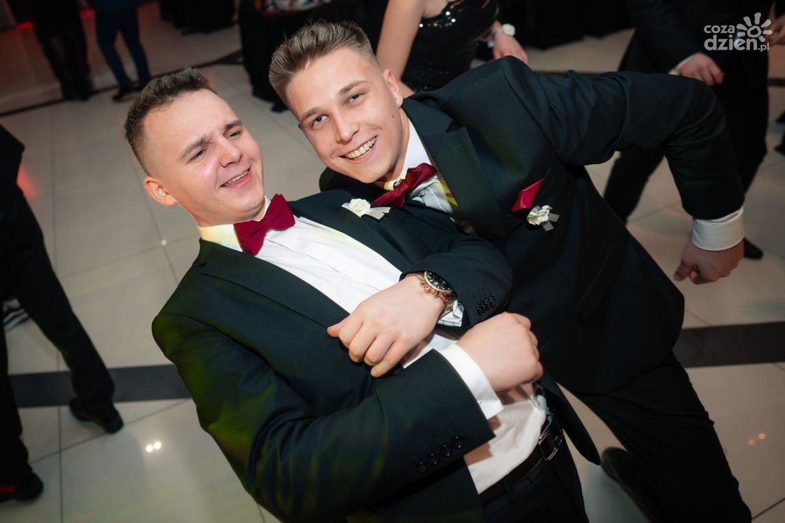 Studniówki 2024: Zespół Szkół Ponadpodstawowych im. Stanisława Staszica w Białobrzegach [WIDEO]