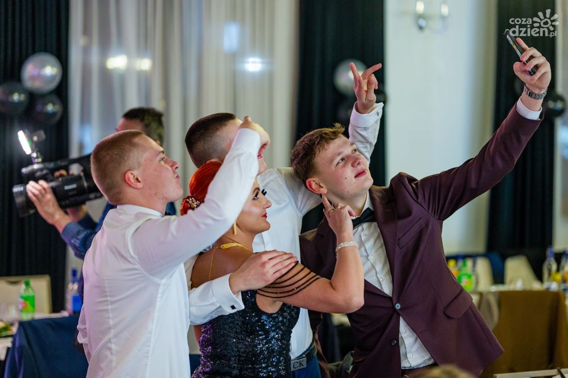 Studniówki 2024. ZS KOP w Szydłowcu [WIDEO]