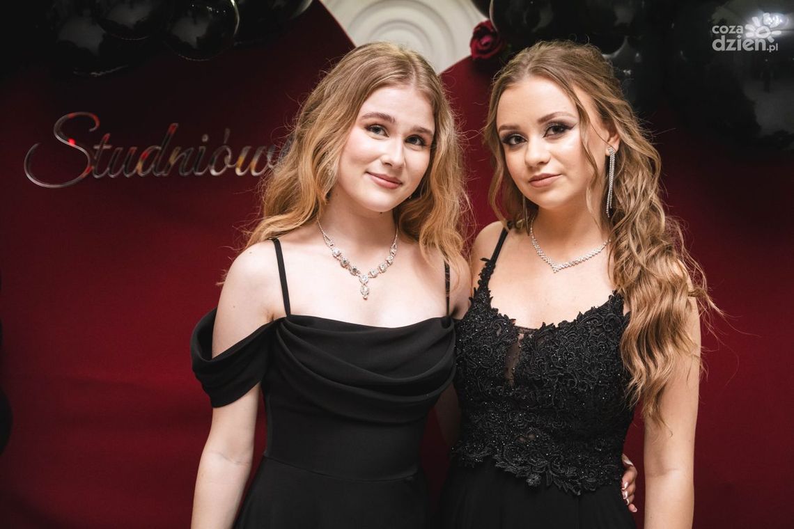 Studniówki 2025. Liceum Ogólnokształcące im. Jana Kochanowskiego w Zwoleniu [FOTO/WIDEO]