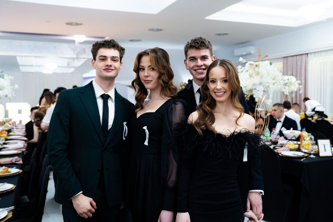 Studniówki 2025: Zespół Szkół nr 1 im. Jana Pawła II w Przysusze [FOTO/WIDEO]