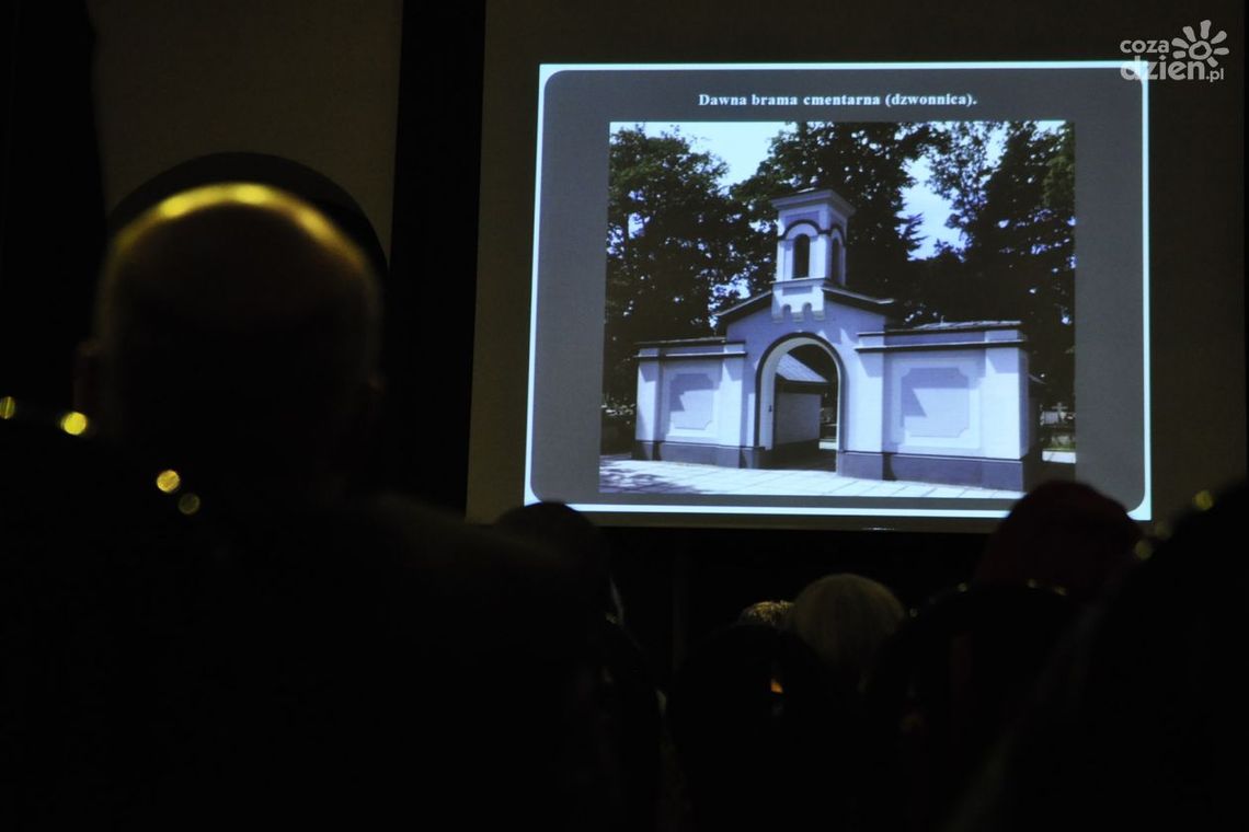 Stworzyli medal na 200-lecie cmentarza przy ul. Limanowskiego Stworzyli medal na 200-lecie cmentarza przy ul. Limanowskiego