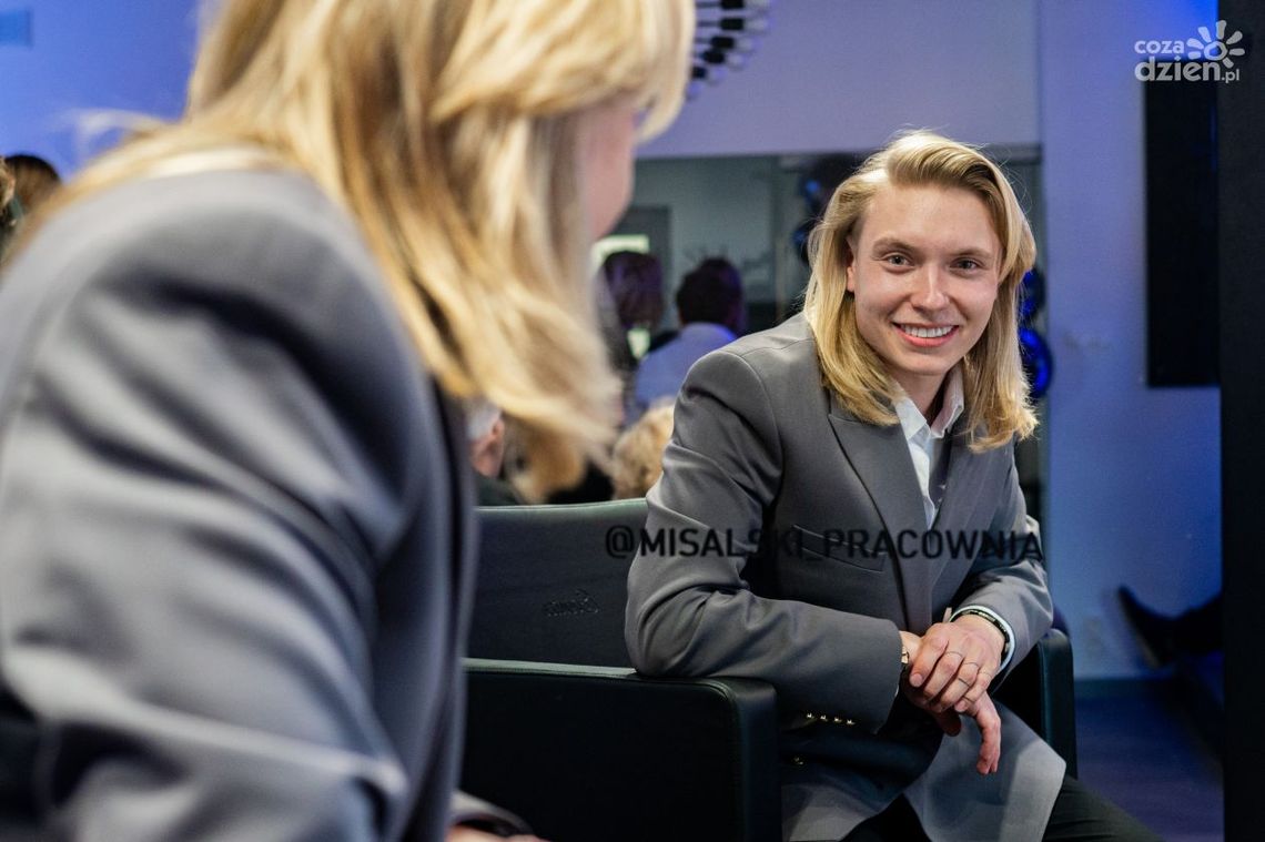 Stylista fryzur czeka właśnie na Ciebie! Przyjdź do Misalski Pracownia Stylista fryzur czeka właśnie na Ciebie! Przyjdź do Misalski Pracownia