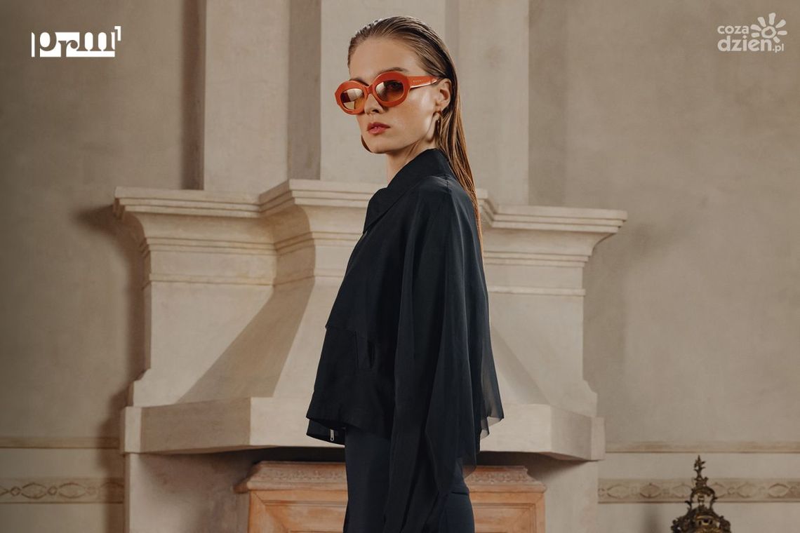 Stylizacje all-black z czarnymi sneakersami – na co zwrócić uwagę?