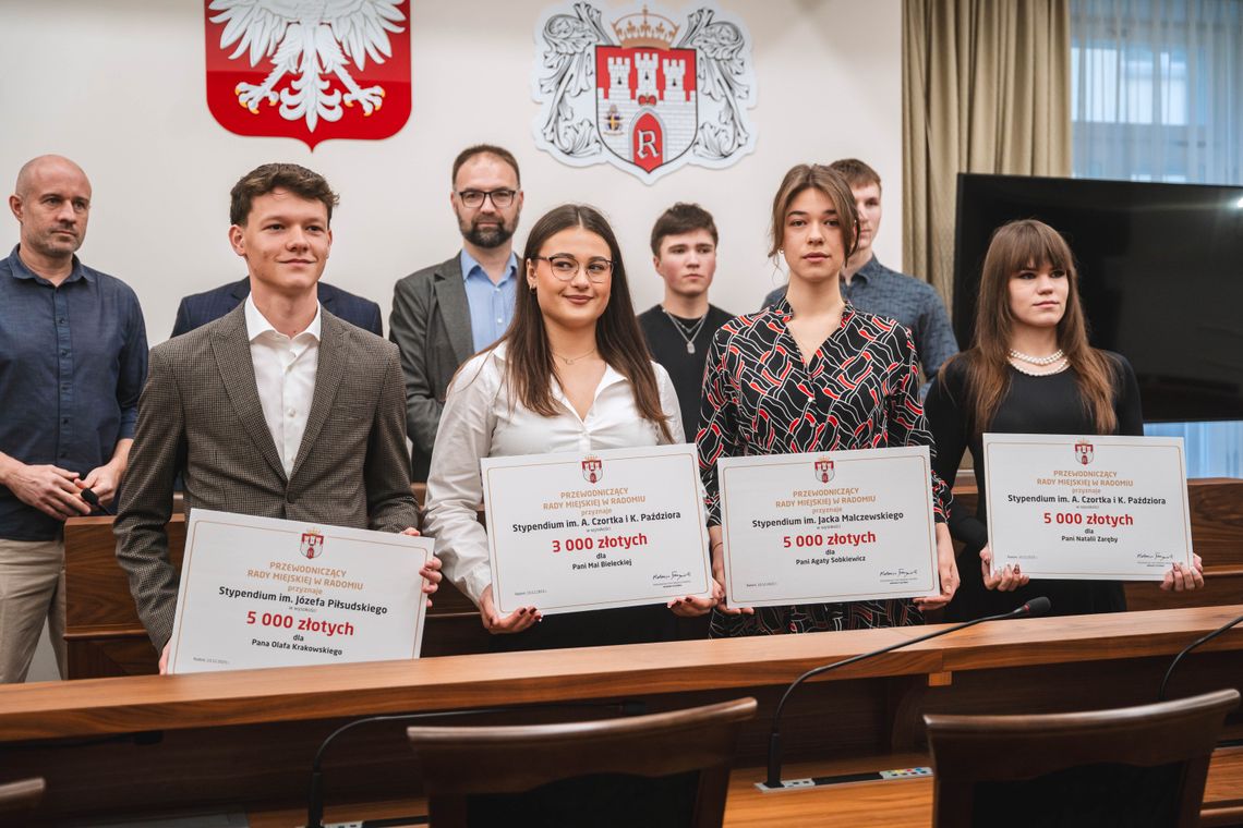 Stypendia Rady Miejskiej w Radomiu rozdane. Wsparcie trafiło do młodych, utalentowanych mieszkańców