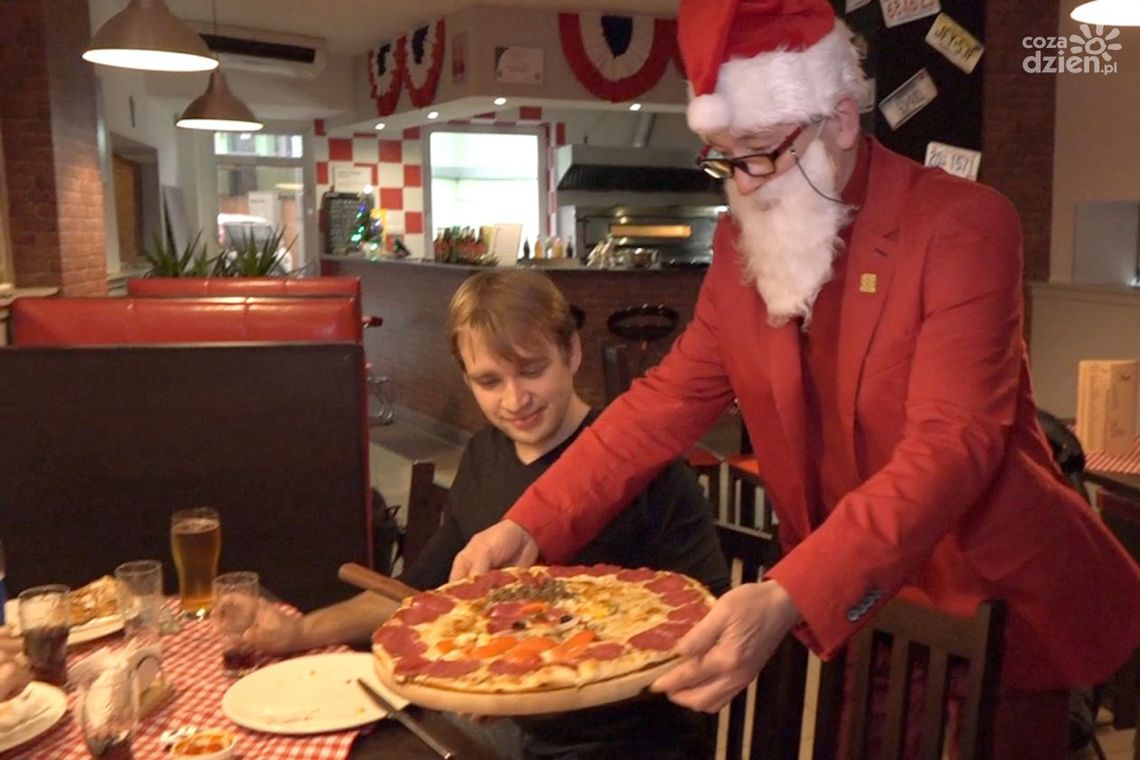 Świąteczna pizza w NYPD Świąteczna pizza w NYPD