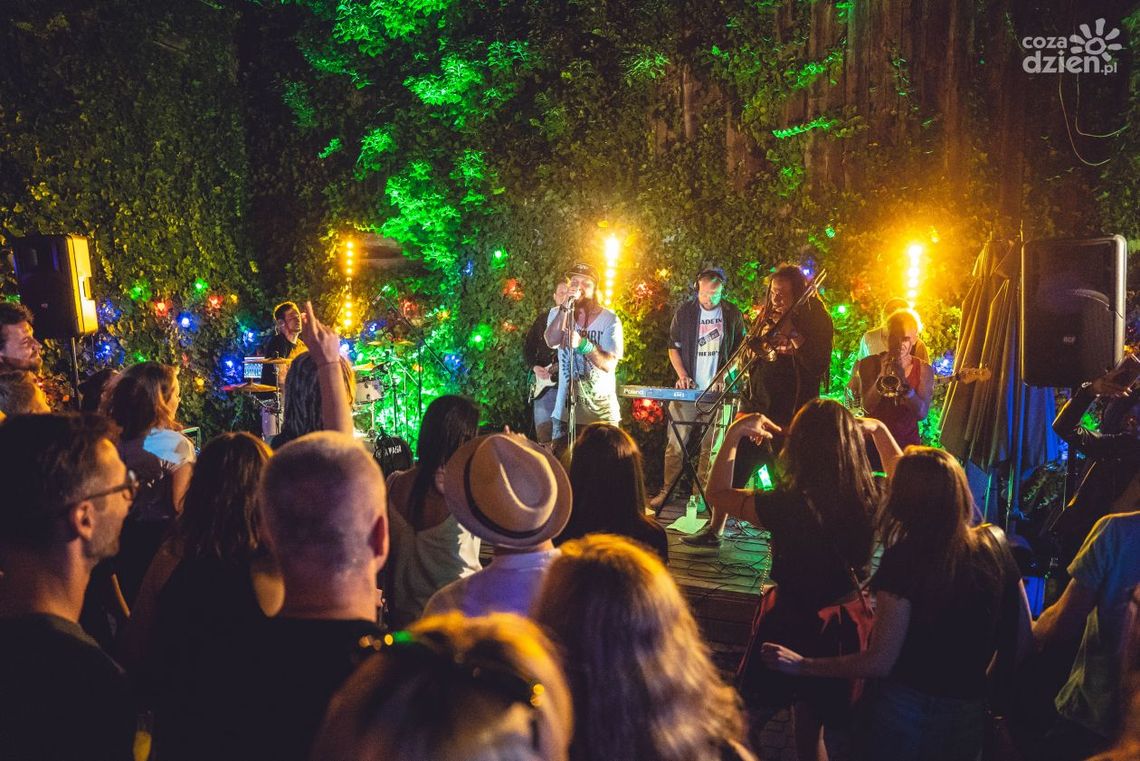 Świąteczny koncert Alicetea i Renegady Tribute Band