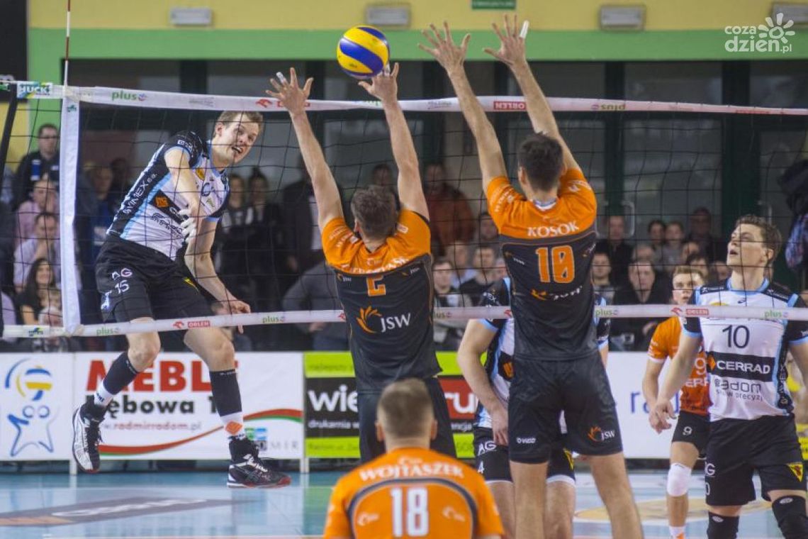 Świetne widowisko i triumf Czarnych nad Jastrzębskim! Świetne widowisko i triumf Czarnych nad Jastrzębskim!