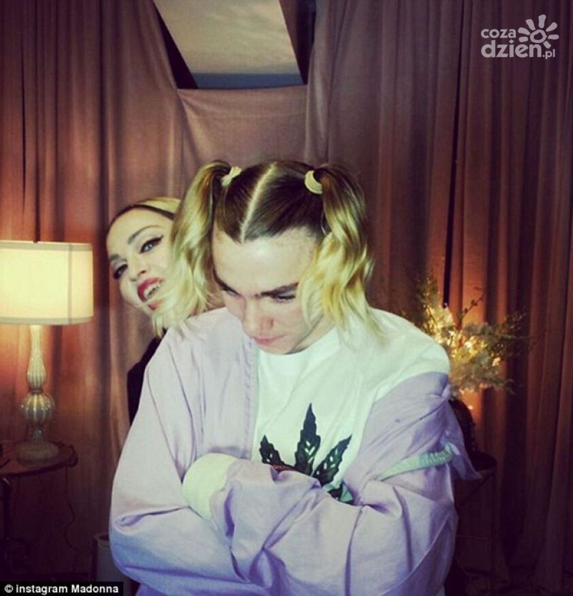 Syn Madonny uciekł do ojca.