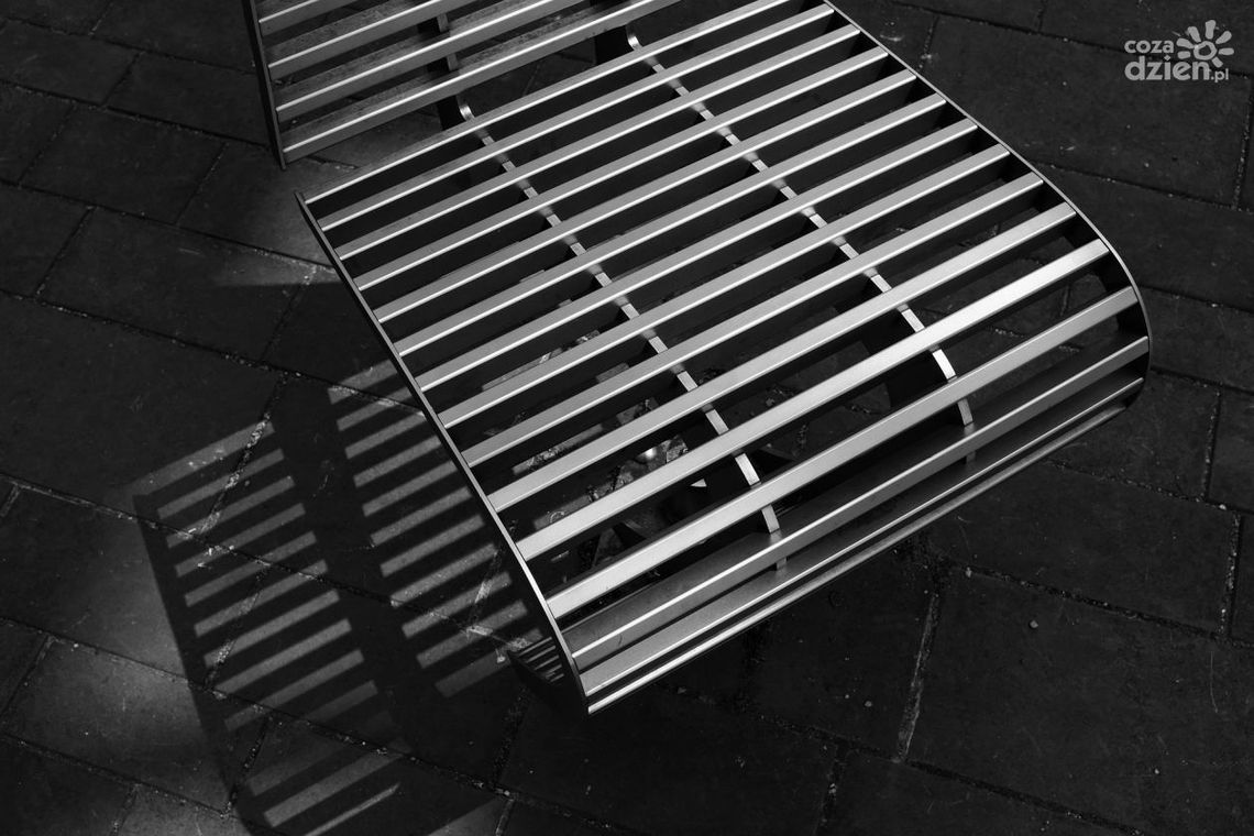 Szafy metalowe na akta i inne dokumenty — dlaczego warto je wybrać?