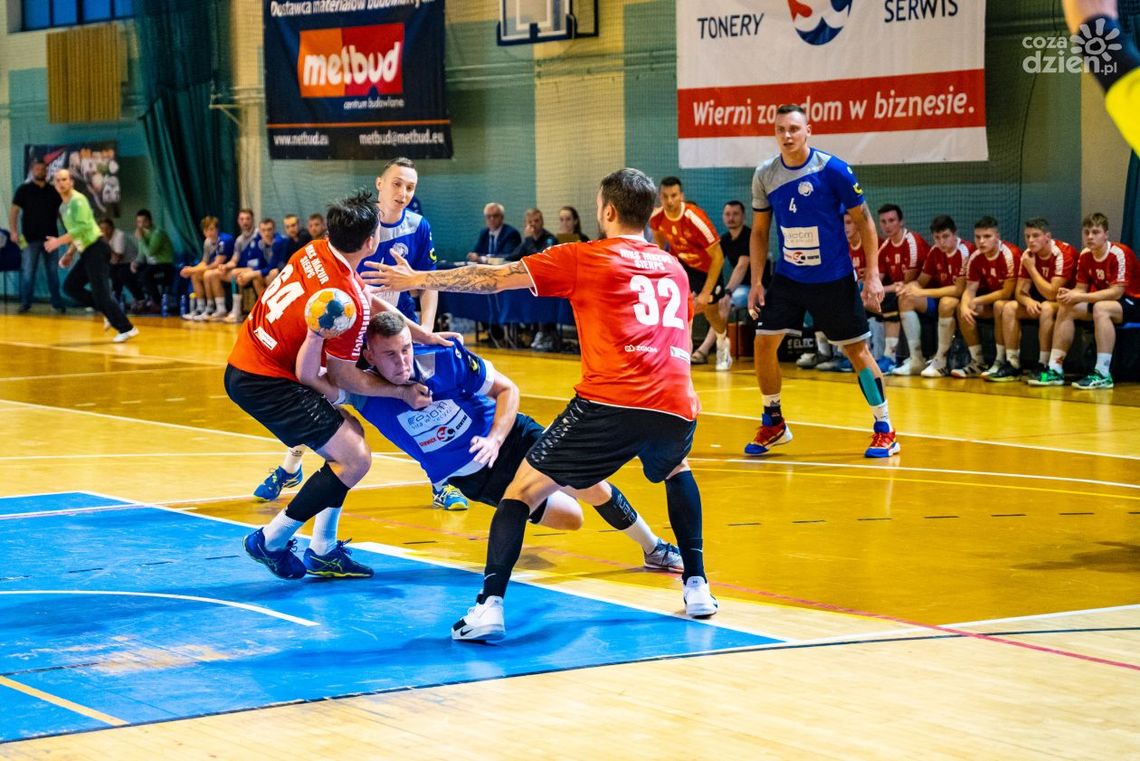 Szczypiorniści Uniwersytetu roztrwonili siedmiobramkową przewagę i ulegli Mazurowi